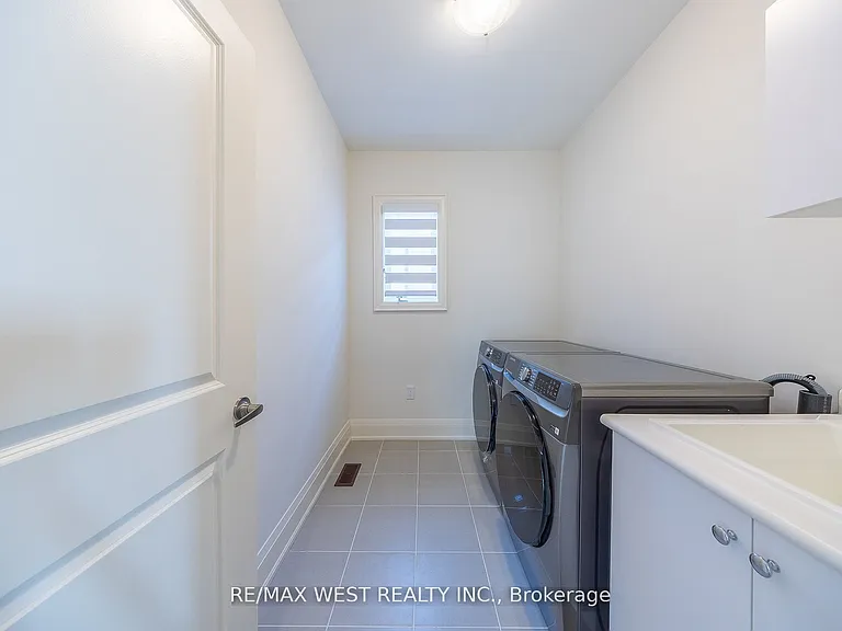 2215 Crystal Dr — Photo 20