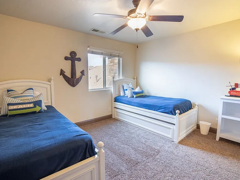 E Torrey Pines Dr — Photo 22