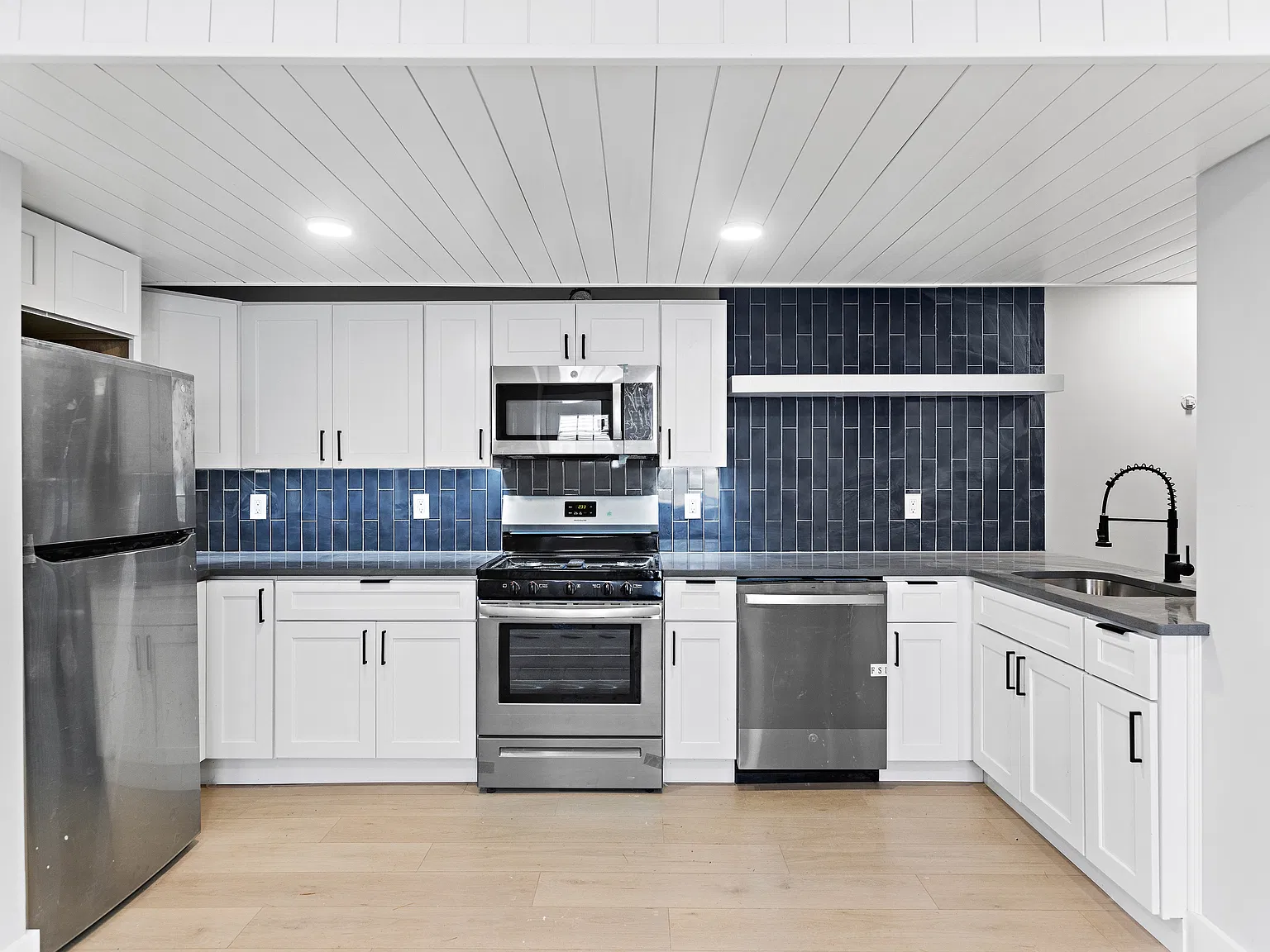 2 bed, $2,650 — Photo 2