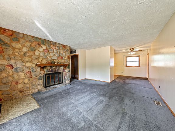 2nd image of 460 Kingman Ln