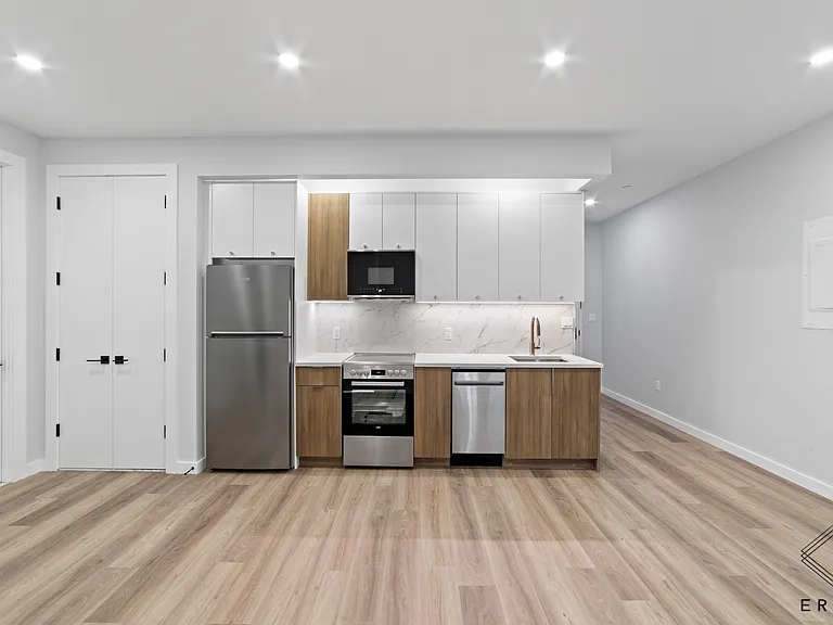 2913 Snyder Ave #4G — Photo 2