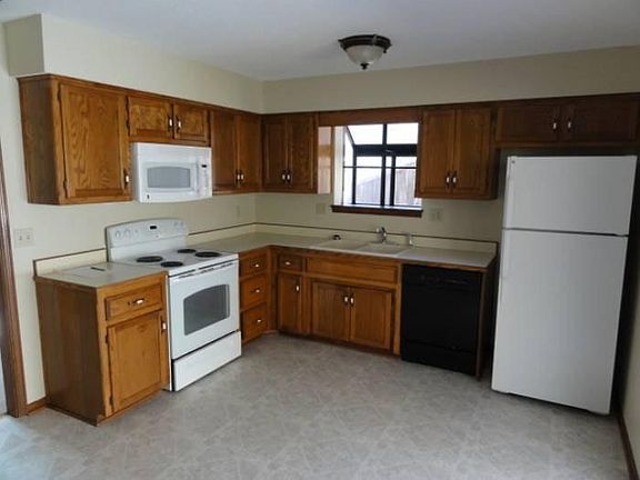 2nd image of 9822 Red Oak Ln
