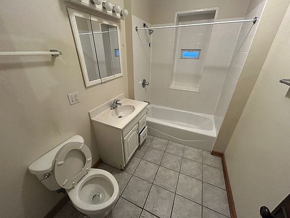 2nd image of 517-521 Jackson St #517-C1