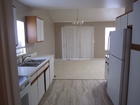 5th image of 302 Winding Brk #1