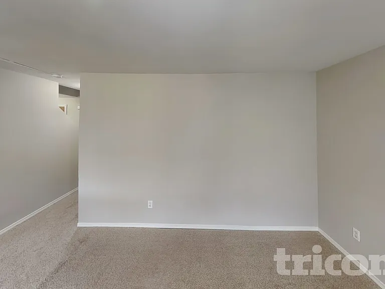 1105 Village Pkwy E — Photo 4
