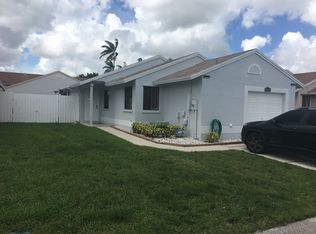 10921 SW 12th St, Pembroke Pines, FL 33025