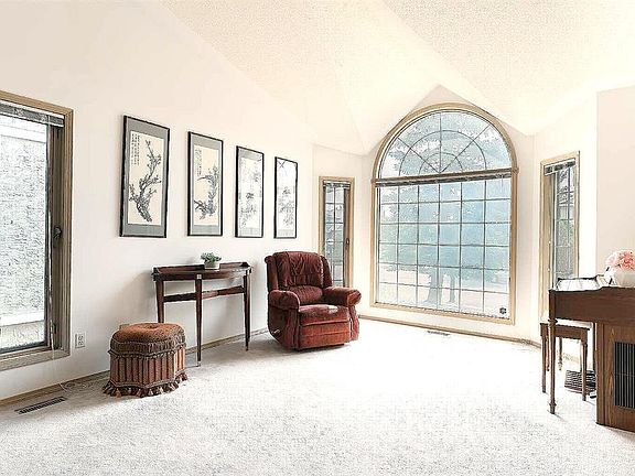 4th image of 140 SE Santana Mews NW