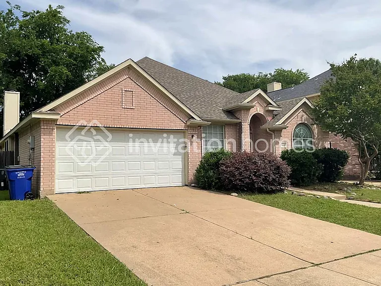 1617 Churchill Ln — Photo 1