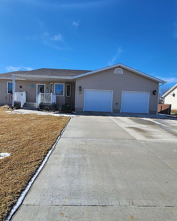 Cozy 1 level cul-de-sac home