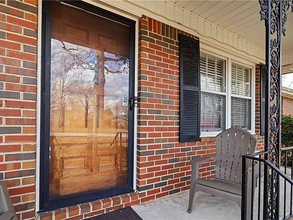 4th image of 3829 Reynolds Rd