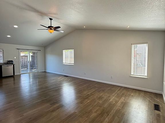 3rd image of 1011 Ventana Dr