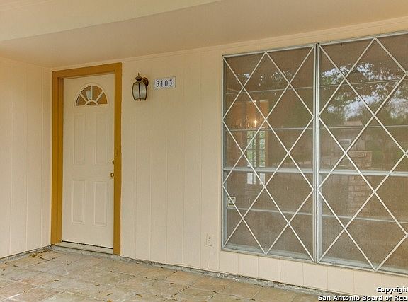 3rd image of 3103 Royalton Dr