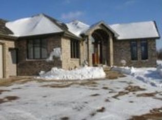 N2206 Falling Wing Ln, Hortonville, WI 54944