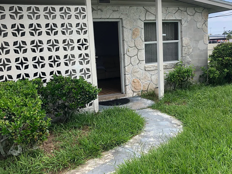 201 College Park Dr