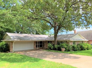 172 Circle Dr, Denison, TX 75021