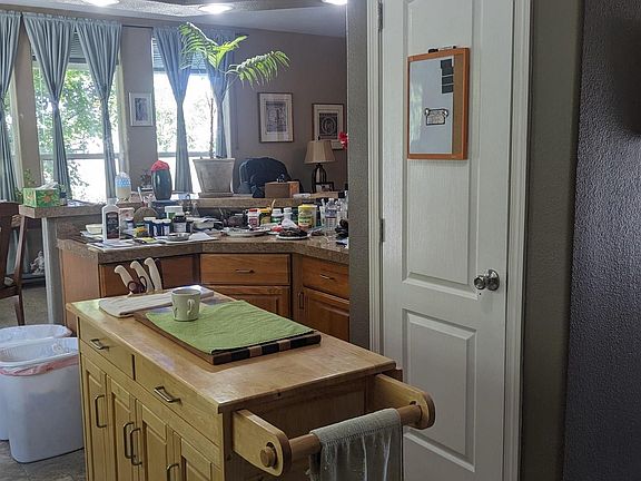 3rd image of 1514 N Riverside Dr