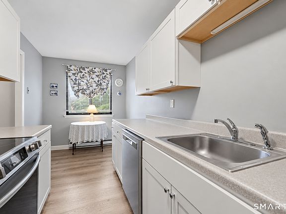 3rd image of 20 Briar Court #20