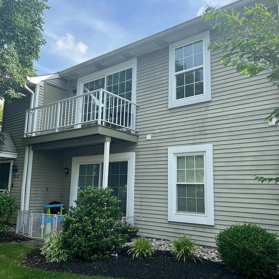 2 bed, 1.0 bath, 960 sqft, $2,250 — Photo 1