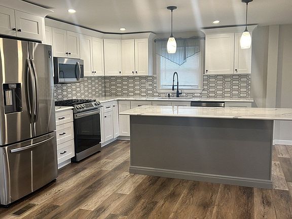 3rd image of 107 Summer St
