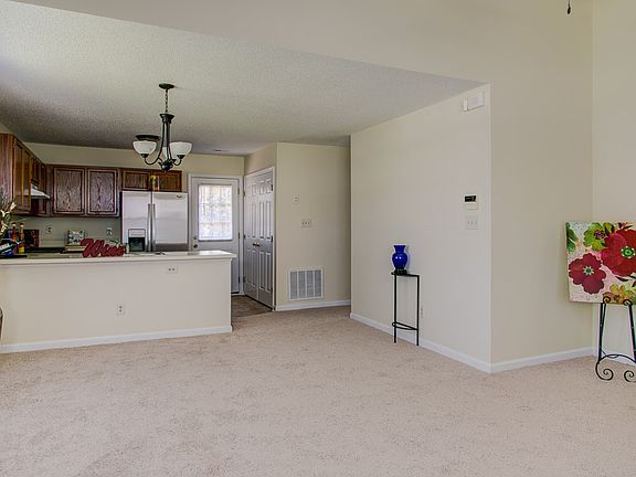 4th image of 908 Cotten Farm Dr