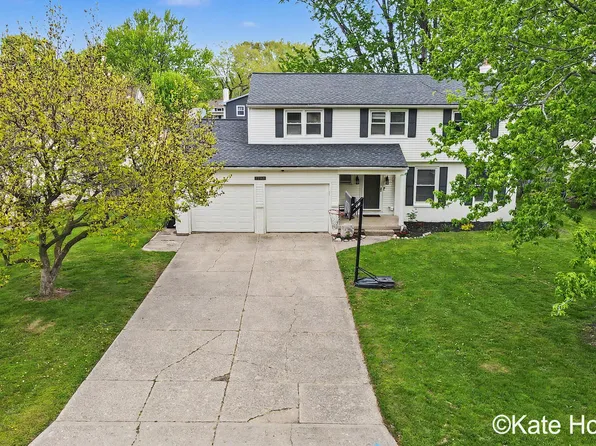 1793 Pine Bluff Dr SE, Kentwood, MI 49508