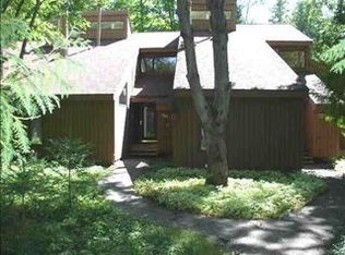 512 Harbor Dr W, Harbor Springs, MI 49740