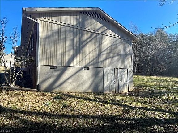 2nd image of 195 Reddies St