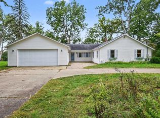 2805 Chippewa Ln, Midland, MI 48640