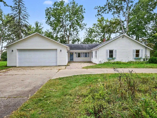 2805 Chippewa Ln, Midland, MI 48640