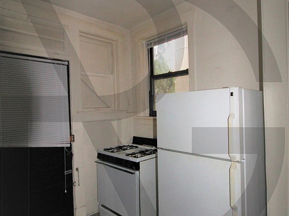 3rd image of 630-38 W Arlington Pl #56