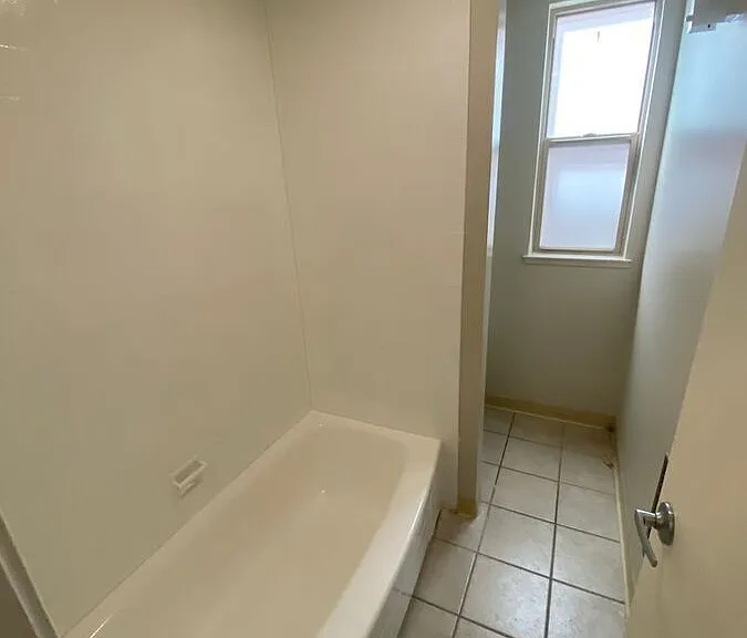 373 Staten Ave — Photo 9