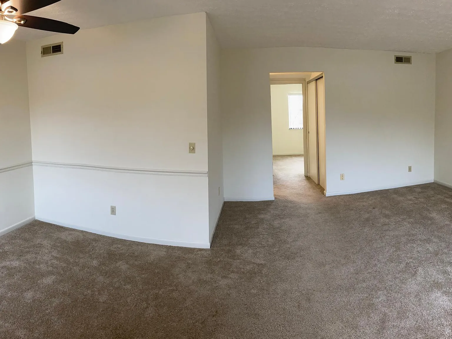 Grandin Club Apartments — Photo 2