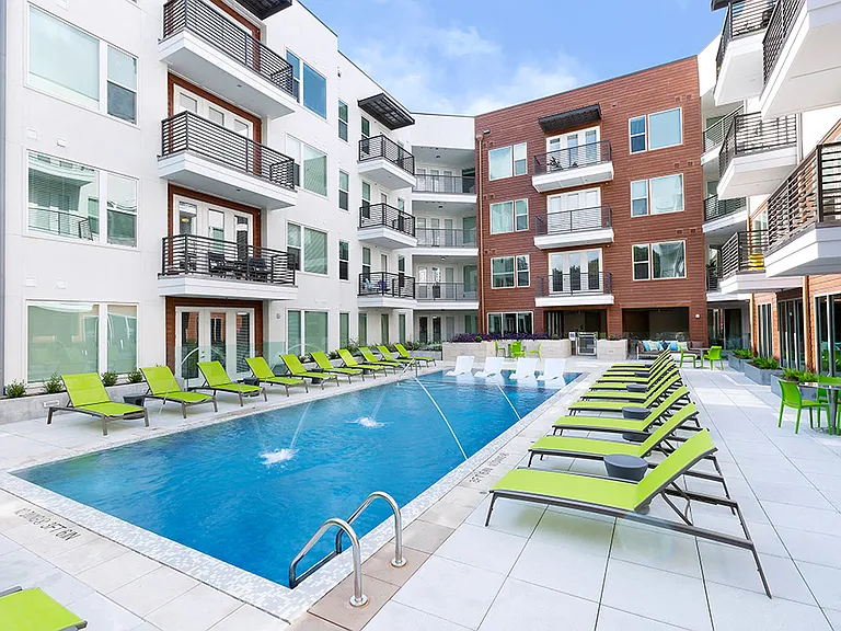 Groves South Lamar — Photo 15