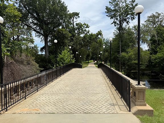 4th image of 219 Skywater Blvd