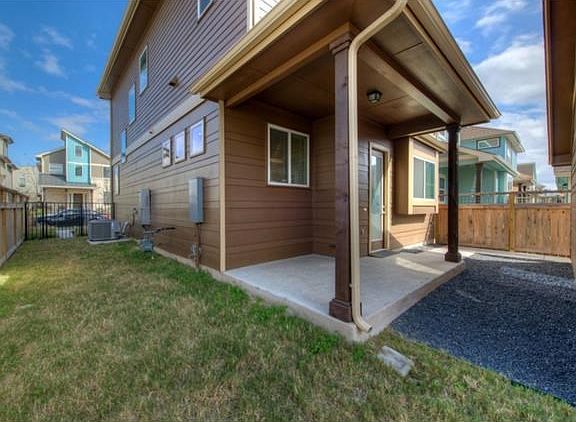 5th image of 1009 Banyon St
