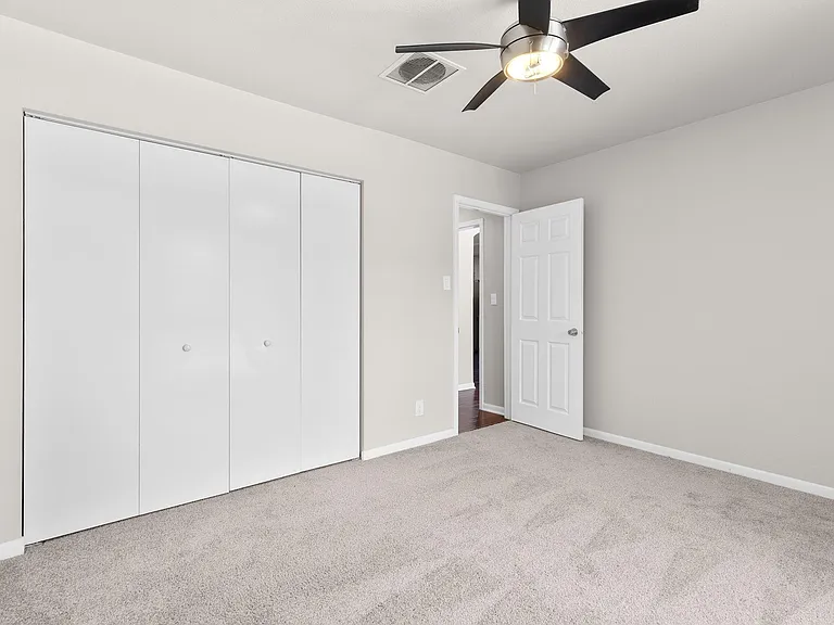 501 Arbor Ln — Photo 8