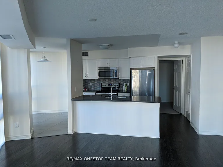 19 Grand Trunk Cres #811 — Photo 6