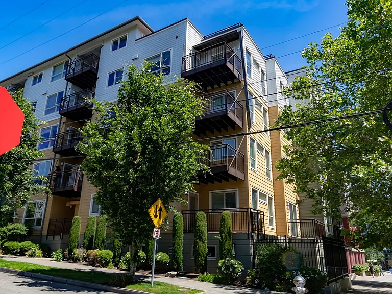 Trinity 43rd Apartments — Photo 41
