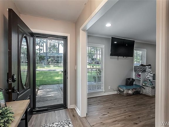 3rd image of 905 Princeton Pl