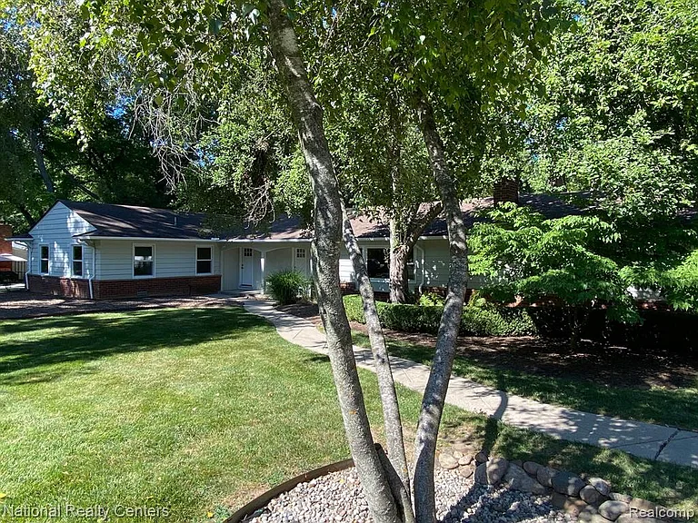 144 W Maryknoll Rd — Photo 3