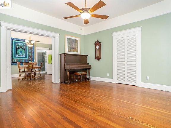 4th image of 309 W 6th St