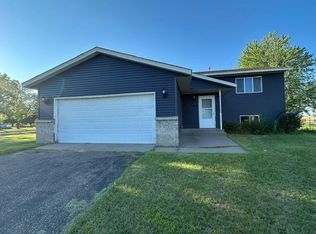 9440 Oriole Ln, Monticello, MN 55362
