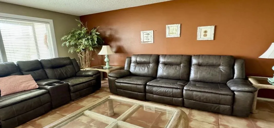3 bed, 1025 sqft, $3,999 — Photo 2