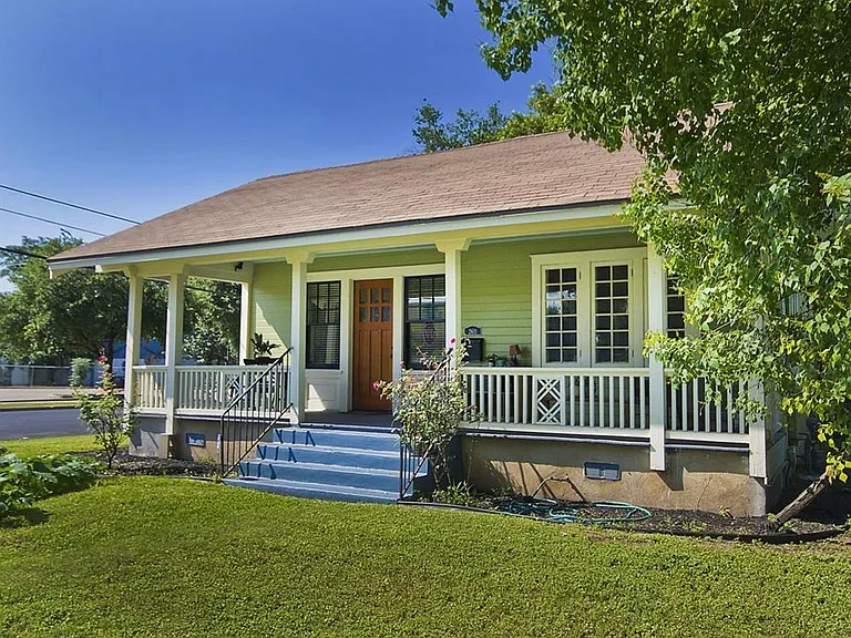 2611 Hidalgo St — Photo 3