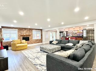 97 Cranbrook Cres #2, Vaughan, ON L4H4G9