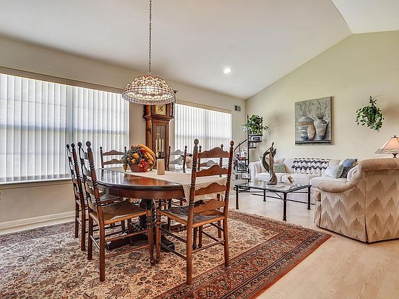 4th image of 18 Round Valley Ct