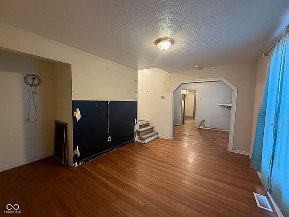 5th image of 2336 Hoyt Ave
