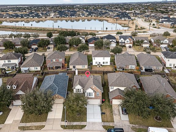 4th image of 18102 Almond Place Ln