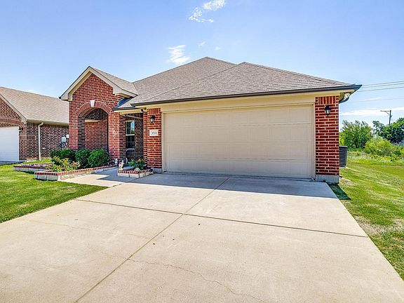 3rd image of 4844 Lazy Oaks St
