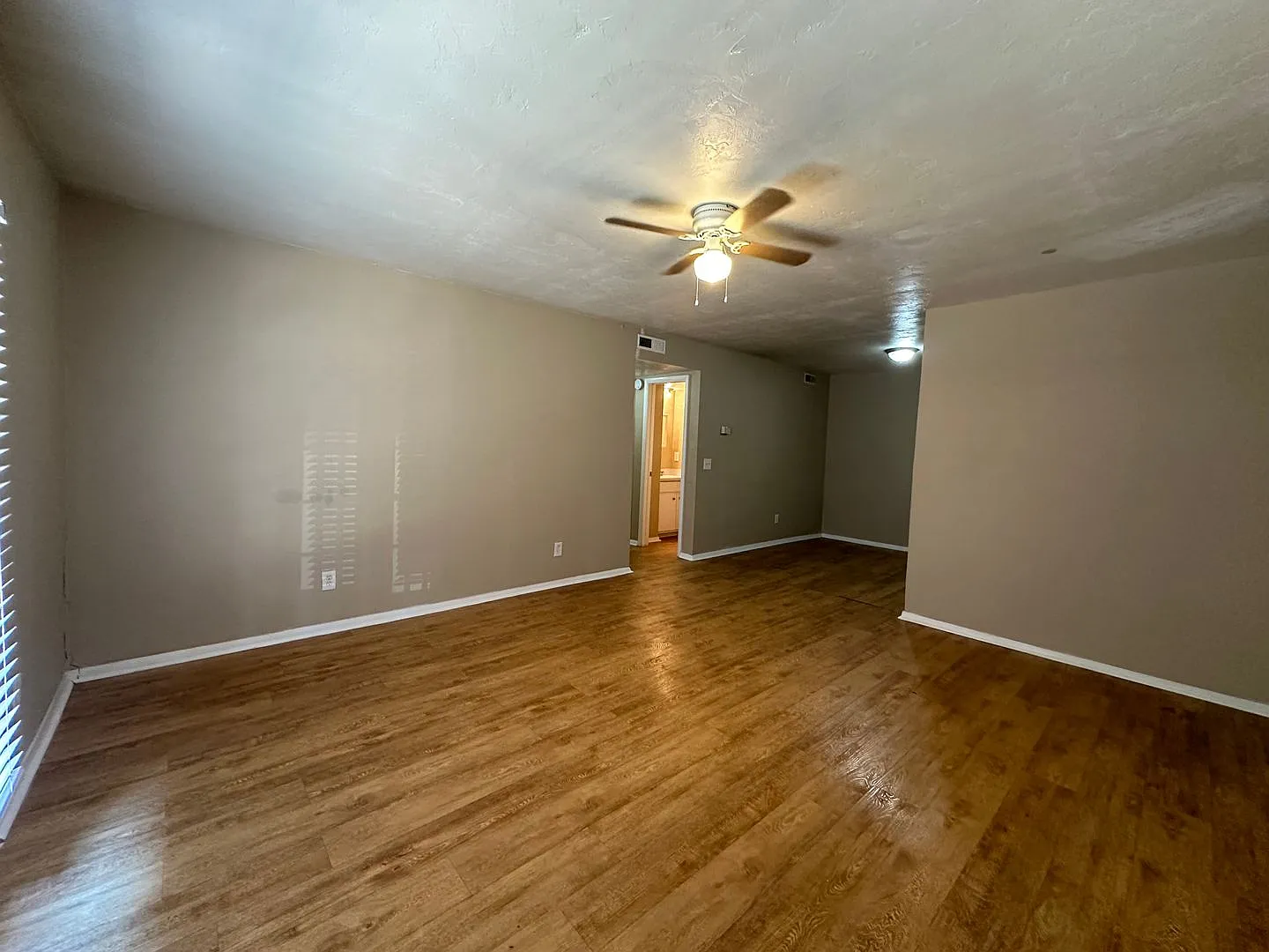 2 Bed/ 2 Bath Condo - Cedar Lake Estates — Photo 3